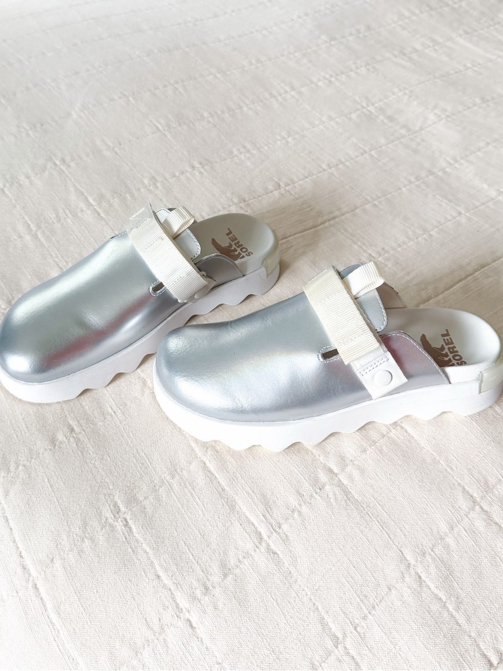 SOREL Viibe Clog Metallic Silver Platform Clogs